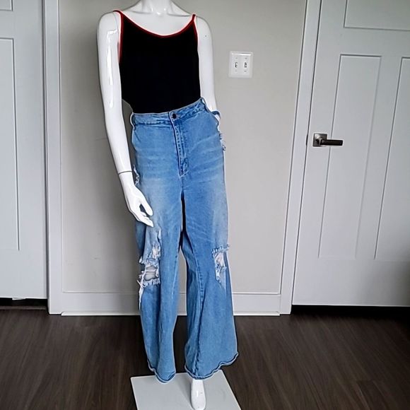 Almost Famous plus size Size 24 ripped style flare denim jeans with bottom flare - Picture 3 of 9